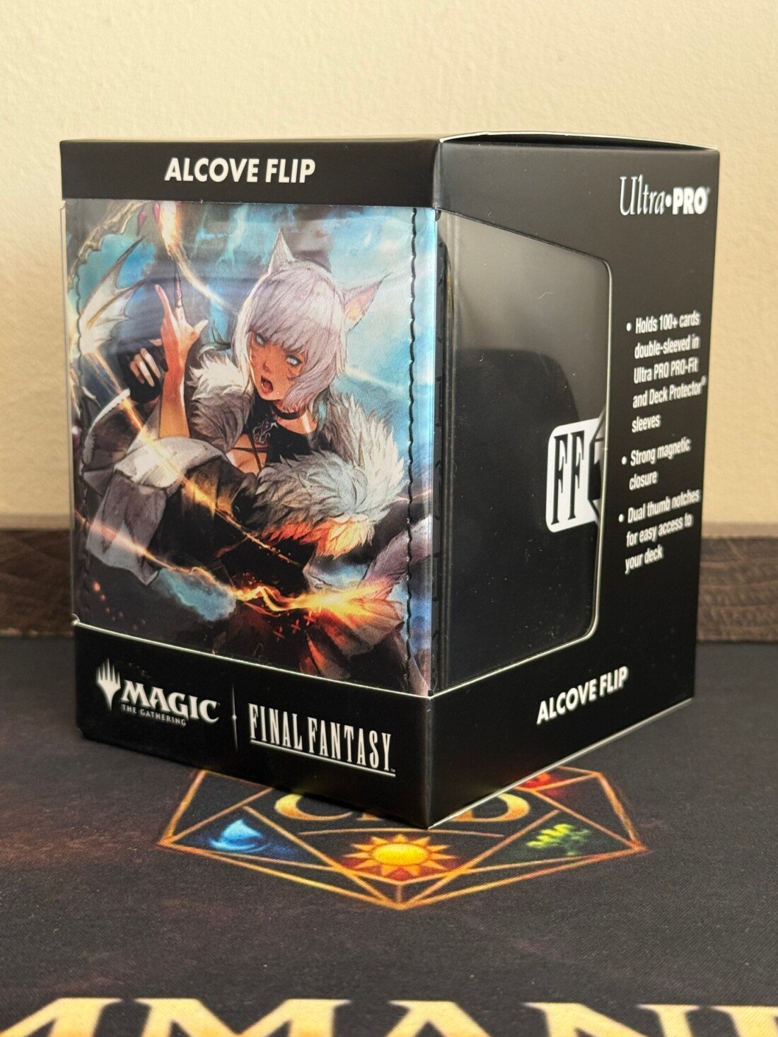 Ultra PRO Y'shtola Final Fantasy ALCOVE Flip Deck Box para Commander