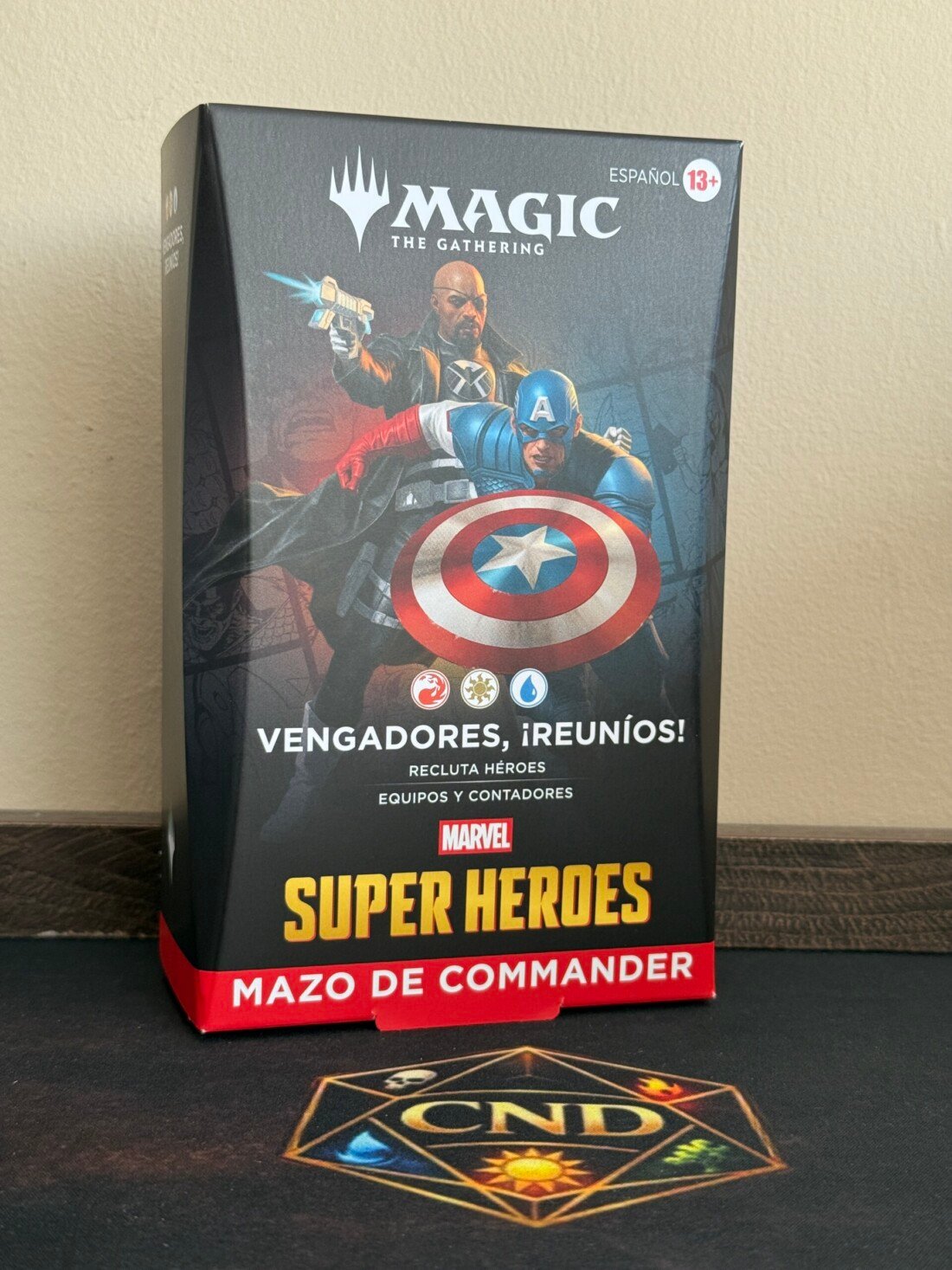 Vengadores reuníos precon Commander Marvel en español sellado