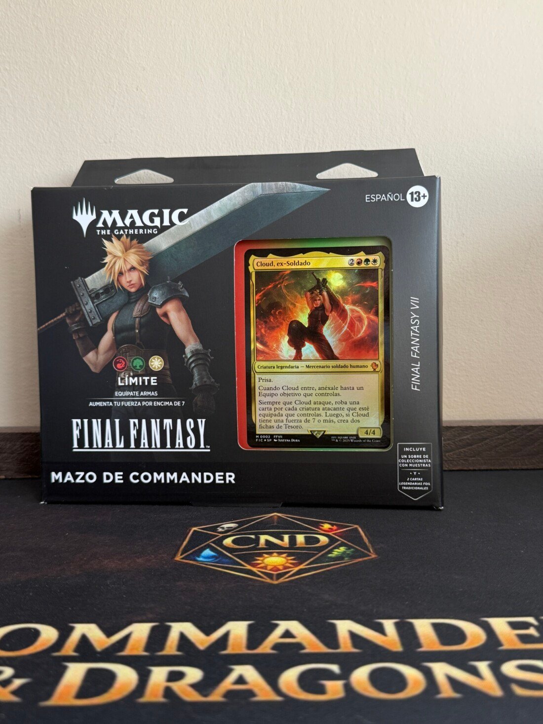 Límite Cloud precon Commander Final Fantasy VII en español sellado